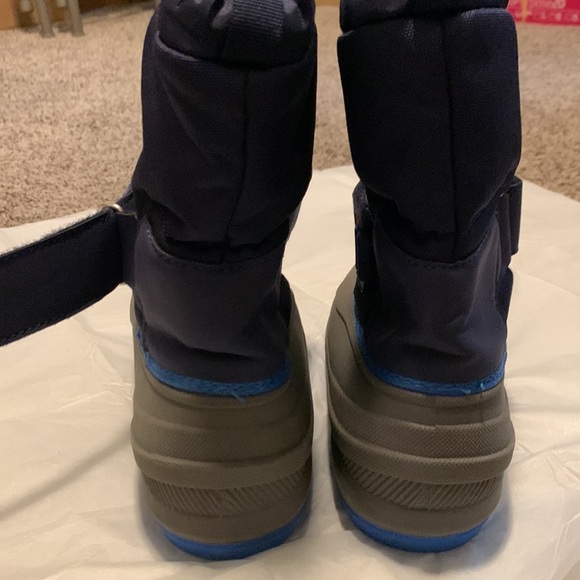 Kids snow boots, “ThermoLite” by Cat & Jack - Picture 4 of 5